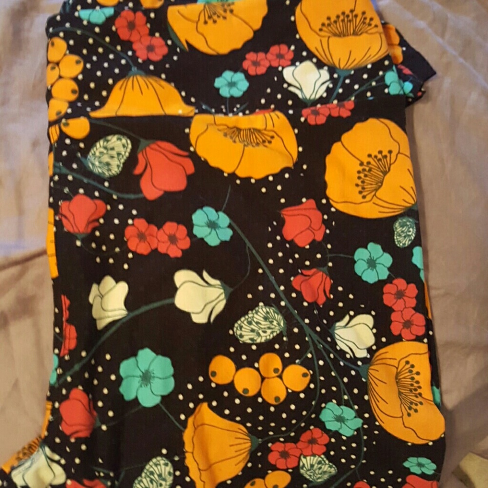 Tall and Curvy Lularoe leggings